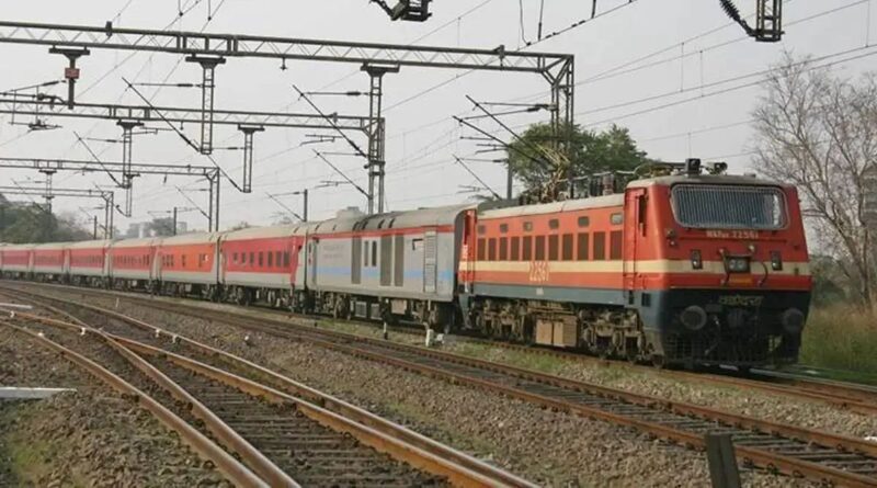 Loco pilot, assistant run over by Howrah-Mumbai Mail while changing engine of goods train