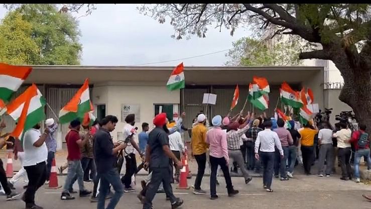 With tiranga in hand, Sikhs take out march to British High Commission in Delhi; chant 'we love India'