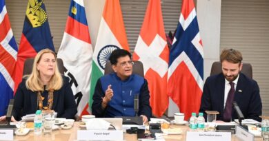Commerce and Industry Minister Piyush Goyal with Helene Budliger Artieda, Swiss State Secretary for Economic Affairs and Jan Christian Vestre, Norwegian Minister of Trade & Industry.